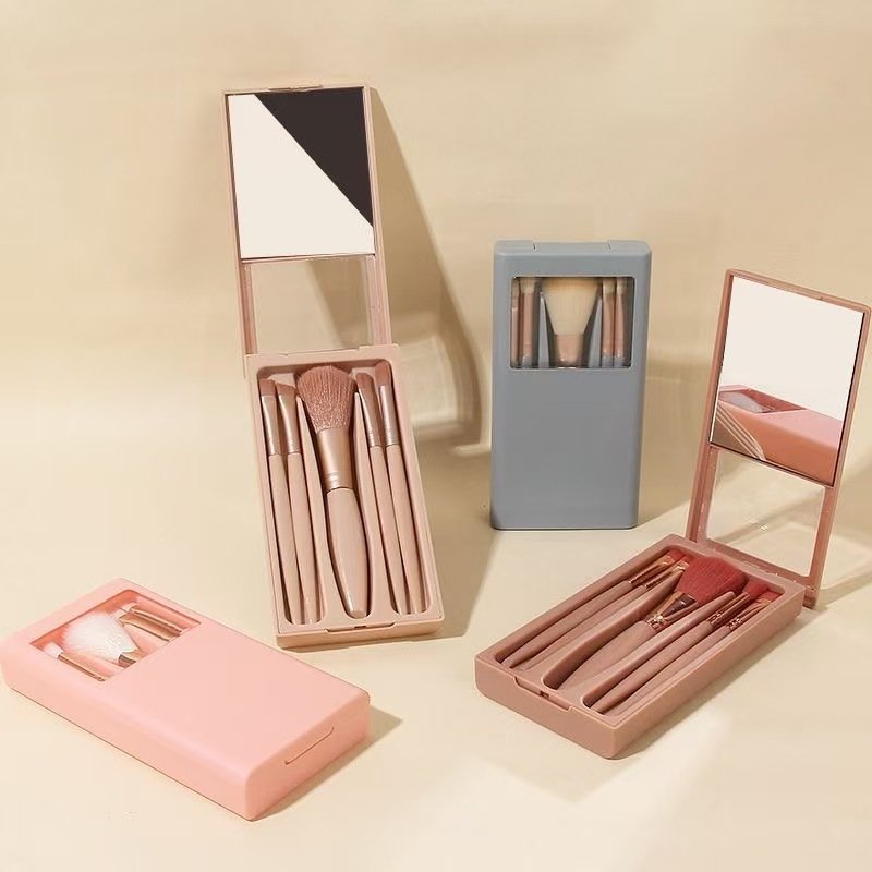 Fashion Collection 5-Piece Travel Makeup Brush Set with Mirror